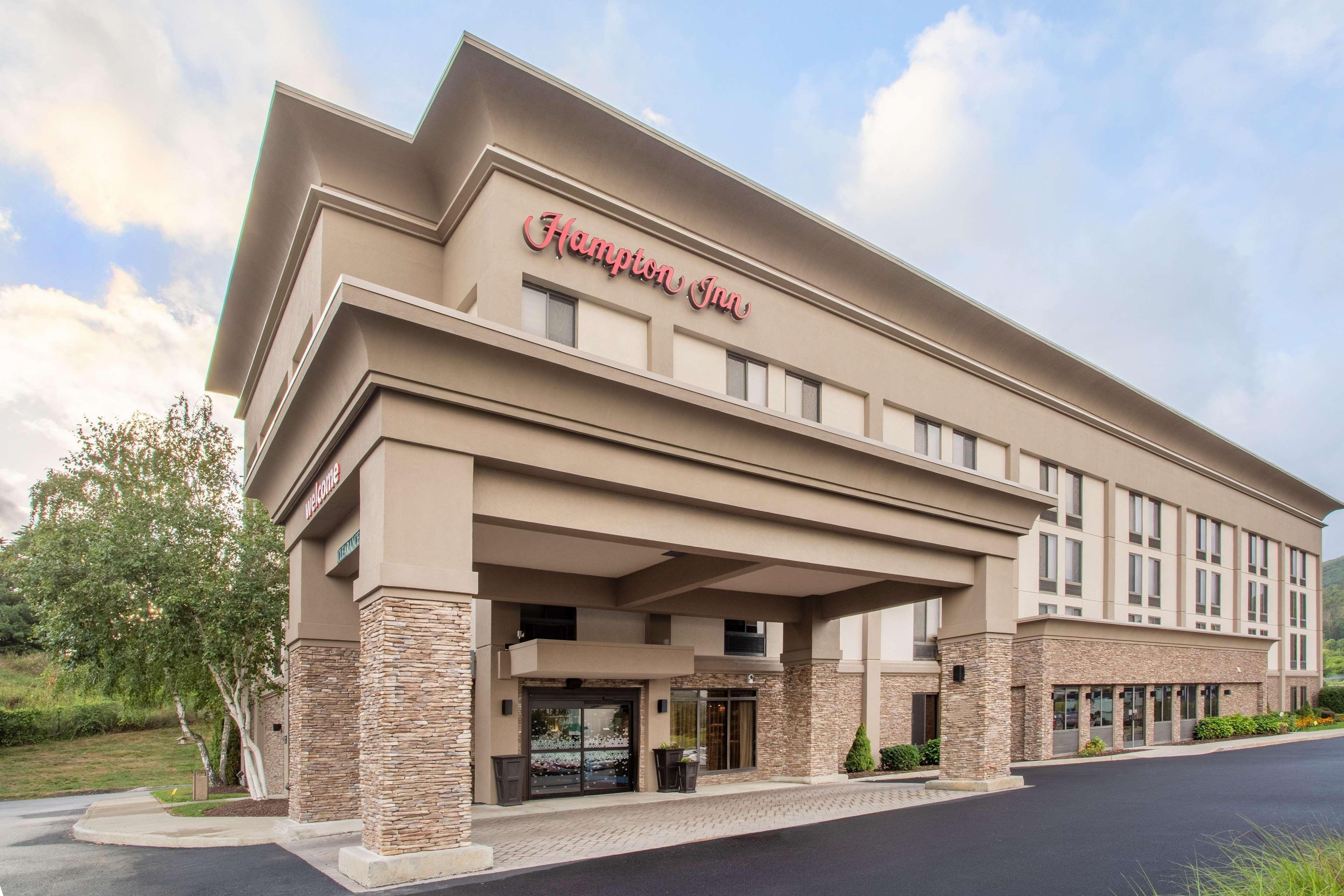 Hampton Inn Fishkill Exterior photo