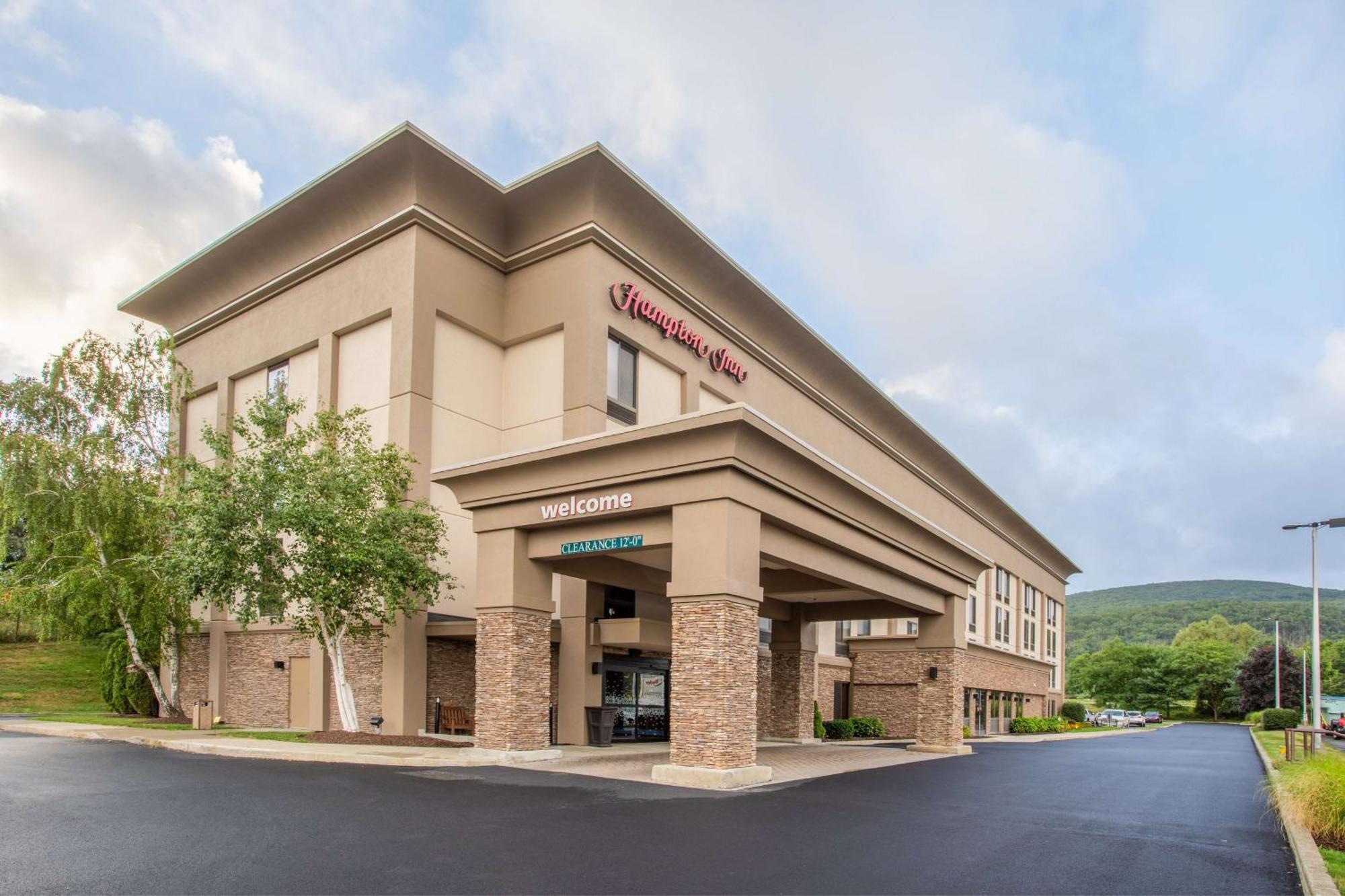 Hampton Inn Fishkill Exterior photo