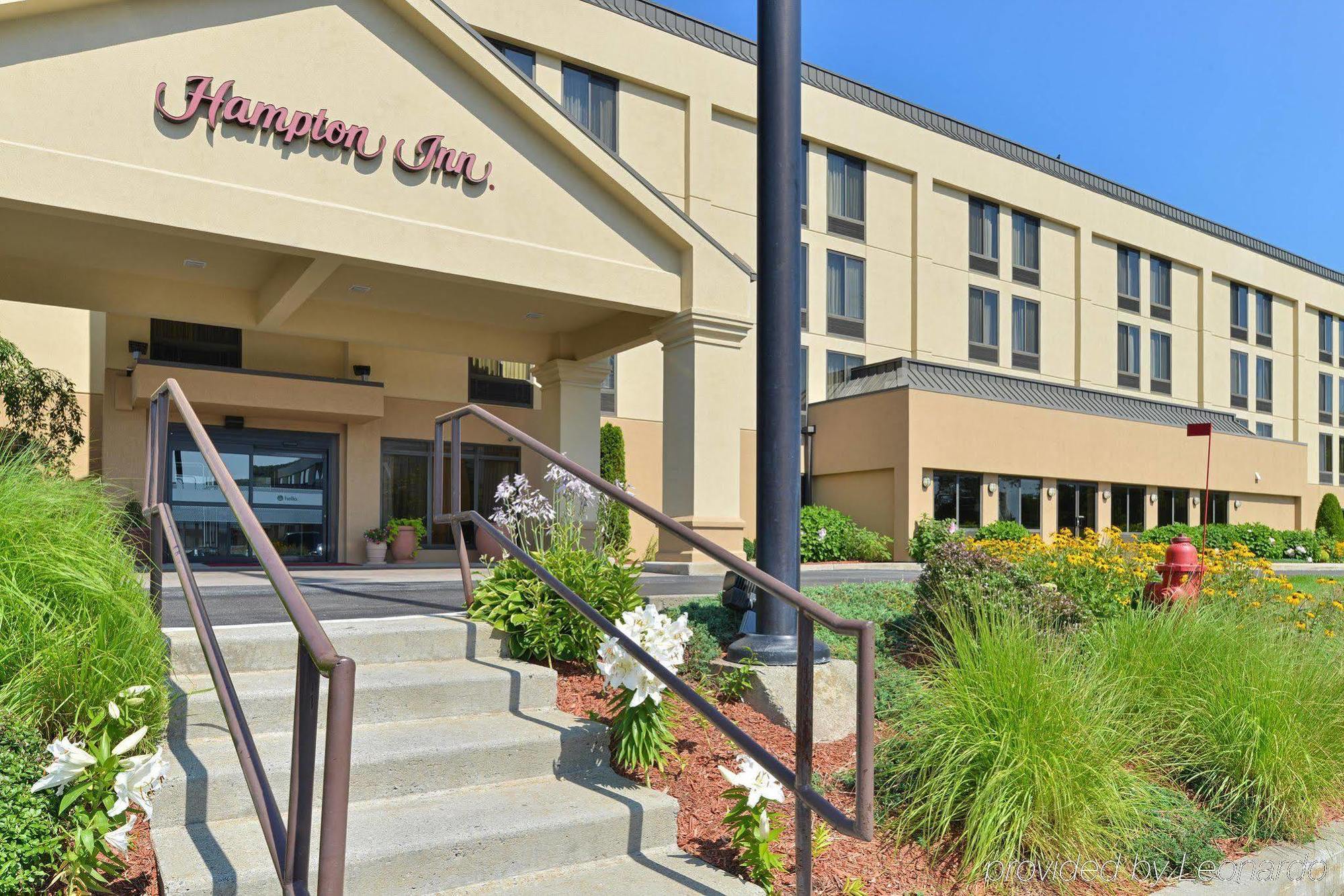 Hampton Inn Fishkill Exterior photo