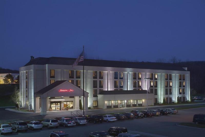 Hampton Inn Fishkill Exterior photo